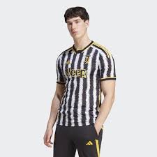 Camiseta Juventus: Un Icono de Estilo y Tradición en el Fútbol